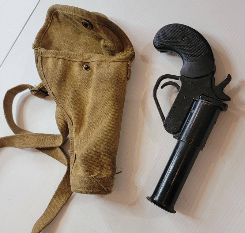 WWII Flare Pistol and Holster (deactivated)